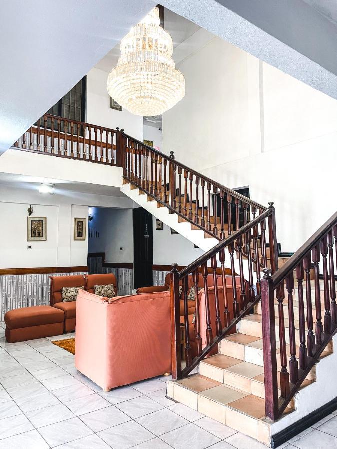 Hill View Hotel Mccarthy Hills Botianaw Exterior photo