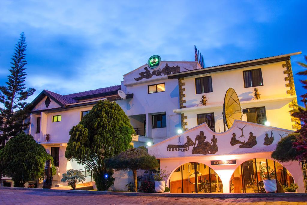 Hill View Hotel Mccarthy Hills Botianaw Exterior photo