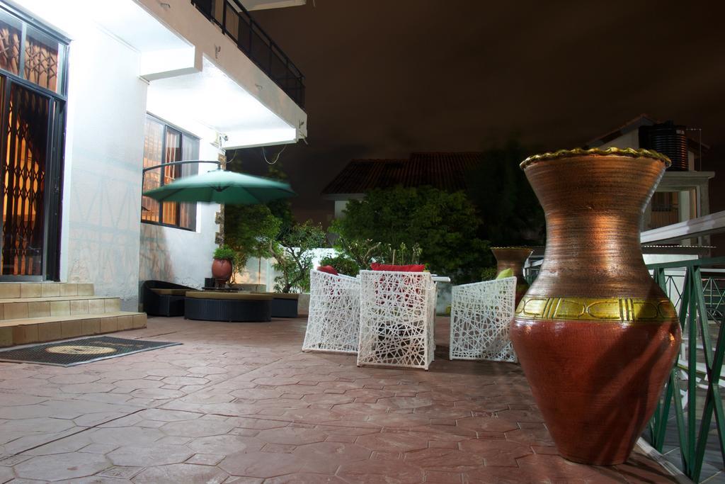 Hill View Hotel Mccarthy Hills Botianaw Exterior photo