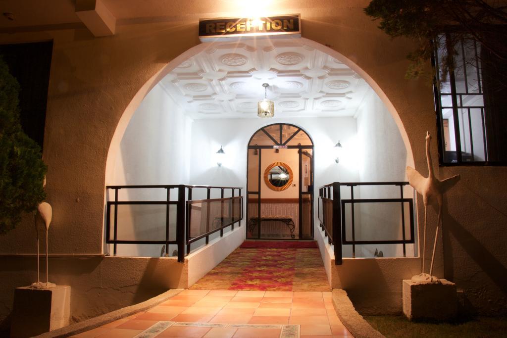 Hill View Hotel Mccarthy Hills Botianaw Exterior photo
