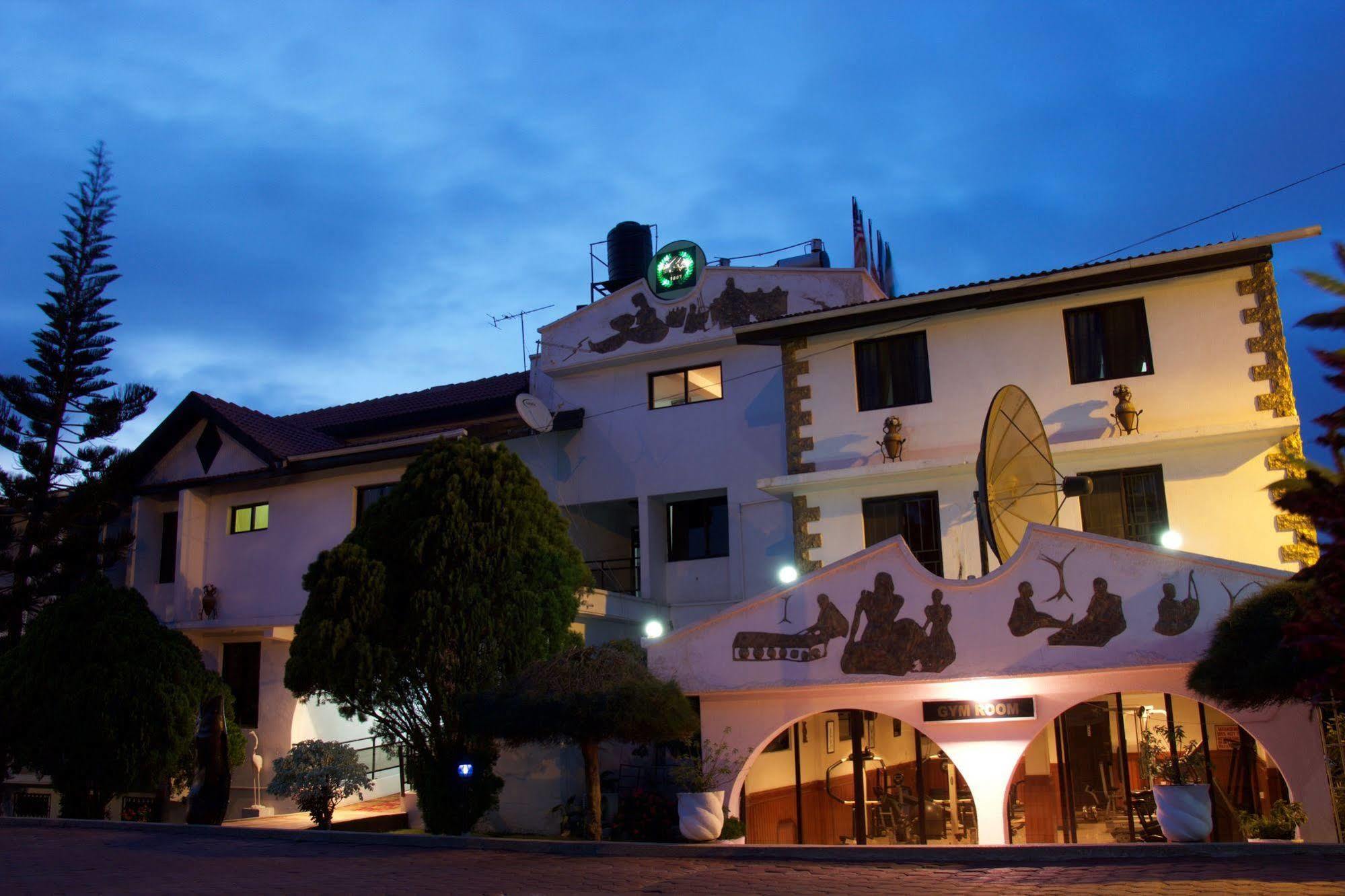 Hill View Hotel Mccarthy Hills Botianaw Exterior photo