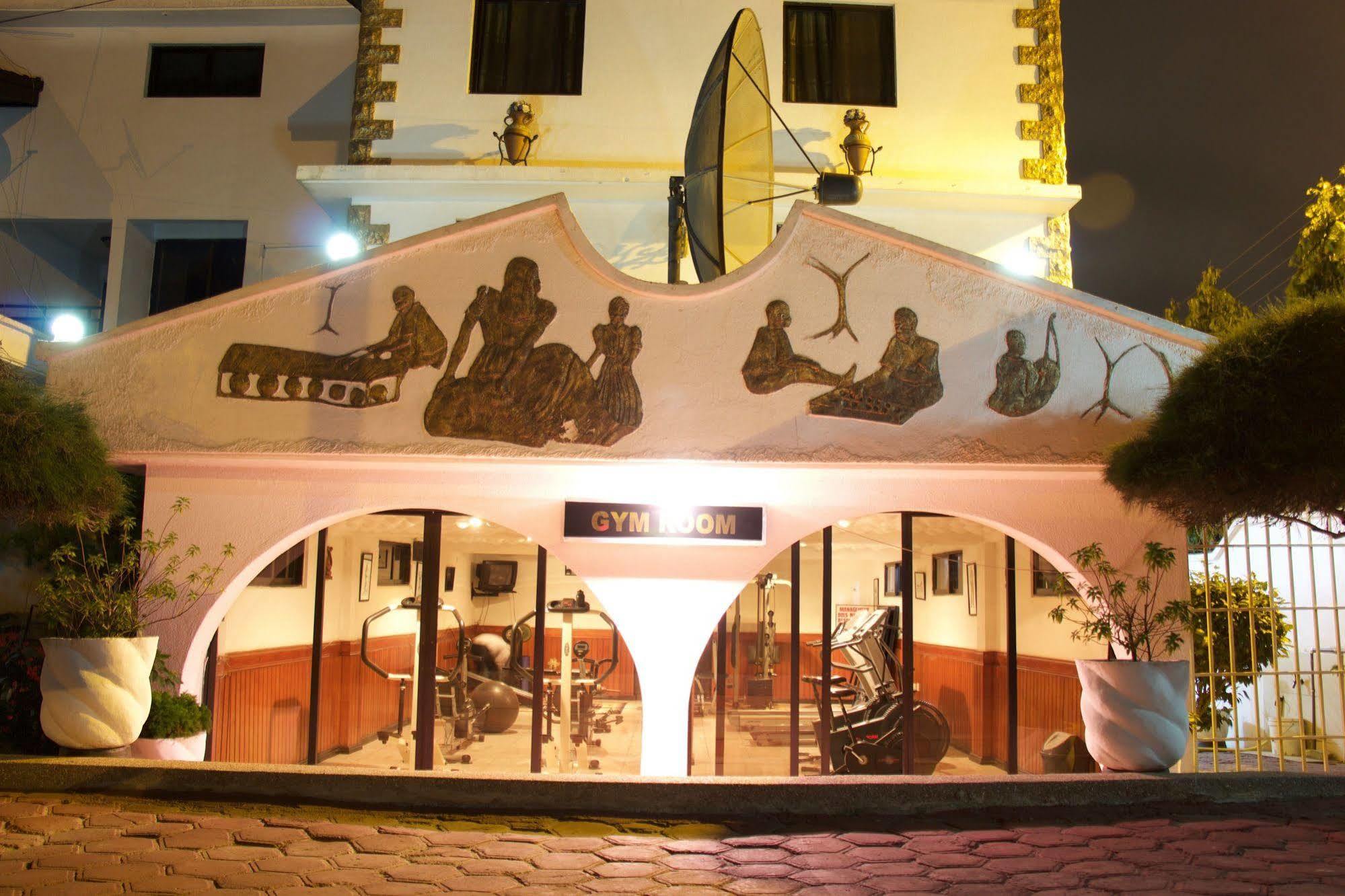 Hill View Hotel Mccarthy Hills Botianaw Exterior photo
